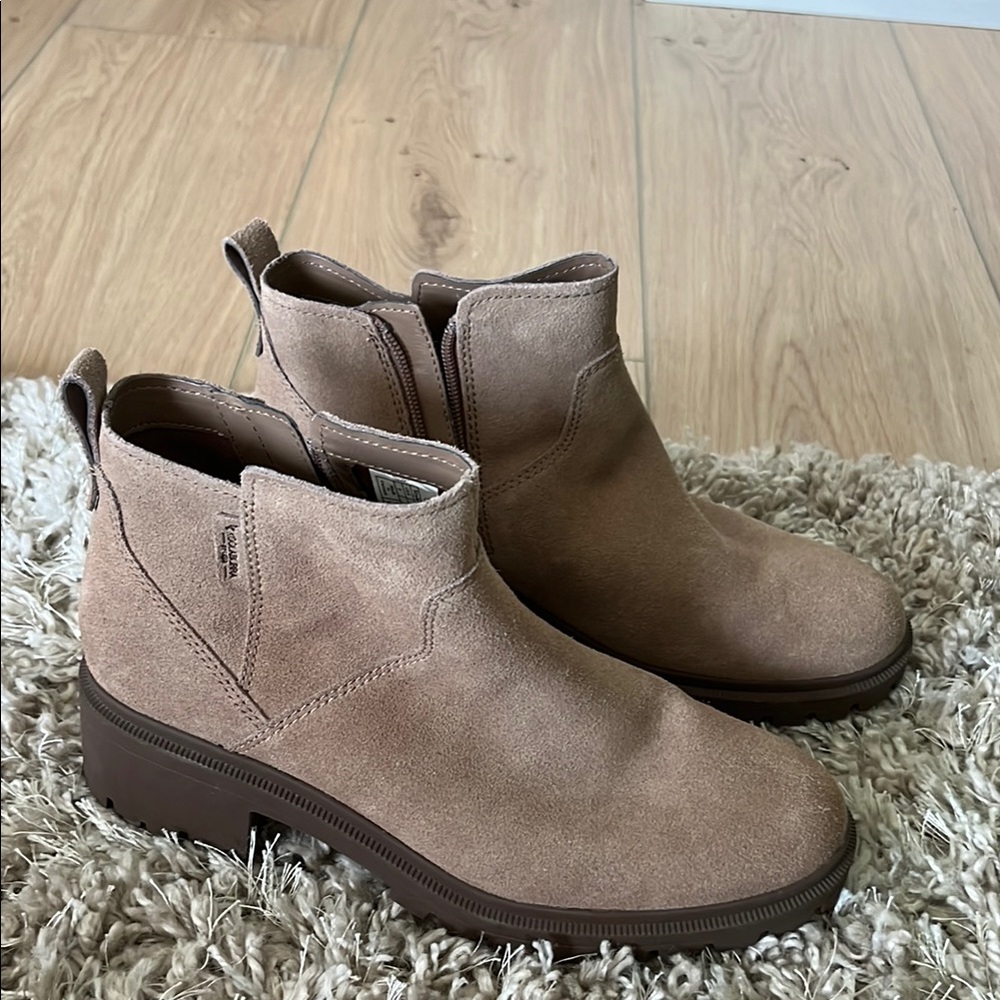 NWOT Koolaburra by UGG Light Brown Suede Ankle Booties